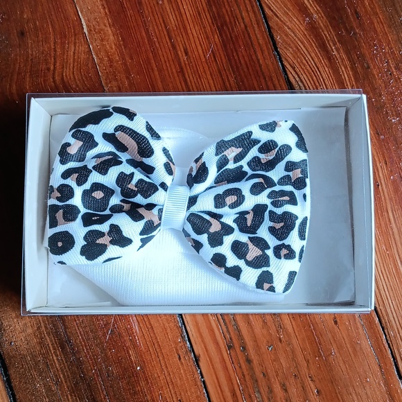 iLY BEAN NWT newborn hospital hat - Picture 3 of 4